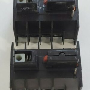 *PREOWNED* LOT OF 2 SIEMENS Auxiliary Switch Blocks 2NO+2NC contact + Warranty! - Image 5