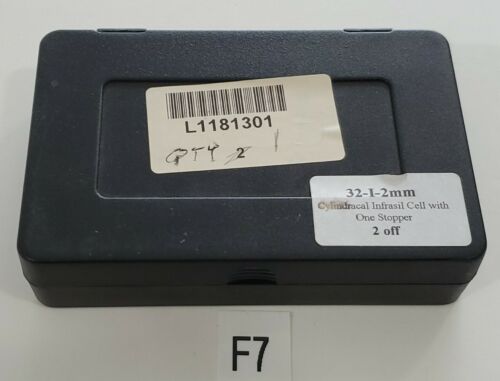 *NEW* (1) Perkin Elmer L1181301 32-I-2mm Cylindrical Infrasil Cell w/ 1 Stopper Main Image