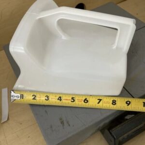 (6) New Rubbermaid Commercial Bouncer Bar/Utility Scoop 64oz White 2885 - Image 4