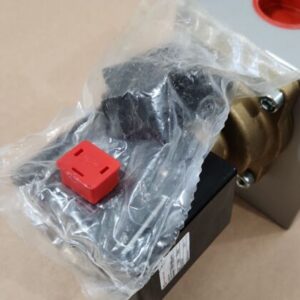 Bobcat 6 599 587 Oil Filter (Please See Photos Filter dented) - Image 5