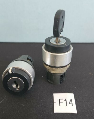 *NEW LOT OF 2*ALLEN BRADLEY 800EP-KN2R1 2 POSITION KEY SWITCH*OPEN BOX+WARRANTY* Main Image