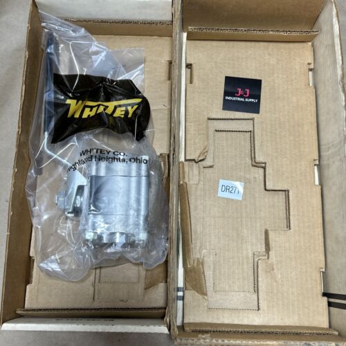 NEW OPEN BOX- Whitey Ball Valve SS-67TF20 Stainless 60 Series 1-1/4" 2200PSI WOG Main Image