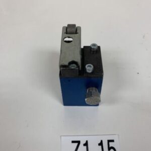 Festo RSG-4-1/8 (2951) Roller Lever Arm Air Valve! *USED WITH FITTINGS! - Image 2