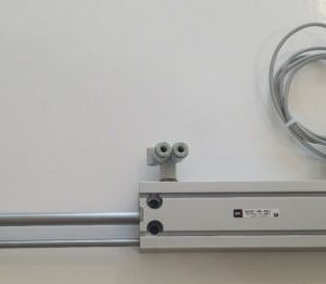 *PREOWNED* SMC CDUK20-100D-A93LS FREE MOUNT CYLINDER w/ SMC D-A93 SENSOR - Image 4