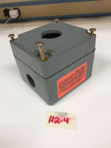 SQUARE D CLASS 9001 600V DIE CAST ALUMINUM HEAVY DUTY ENCLOSURE TYPE KY-1 SER A. Main Image