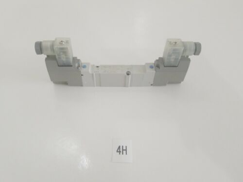 *NEW* SMC SY5340R-5DZ Dual Solenoid Pneumatic Control Valve 24VDC Main Image