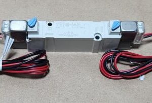 *NEW SURPLUS* SMC SY5240-5HZE 5-Port Solenoid Valve Base Mount 0.7MPa + Warranty - Image 2