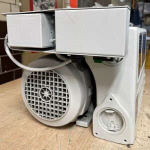 Oerlikon Leybold SOGEVAC SV40 BI Oil Sealed Rotary Vane Vacuum Pump 200-240V - Image 3