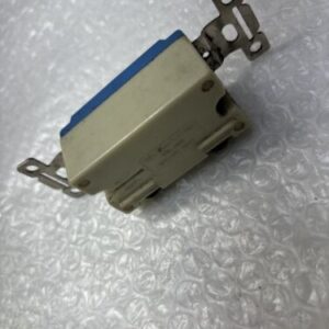 ** Hubbell &Leviton Preowned Lot of 6 Toggle Light Switches 120-277 VAC 20A # - Image 8