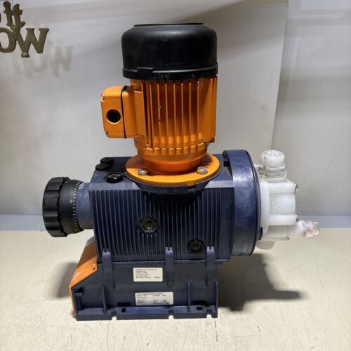 Pre-Owned Prominent Sigma Fluid Controls Metering Pump S2BAHM12130 PVT0070S000 Main Image