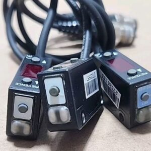 *PREOWNED* [3] Keyence PZ-V33 Photoelectric Sensor 4-Pin 12-24Vdc + Warranty! - Image 2