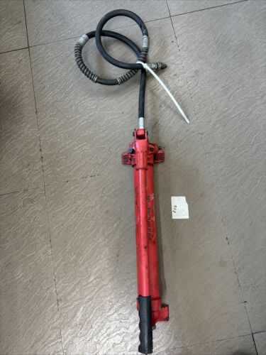 ** PREOWNED (BROKEN FOOT ) HYDRAULIC HAND PUMP # Main Image